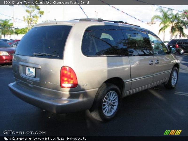 Champagne Pearl / Camel 2000 Chrysler Town & Country LXi