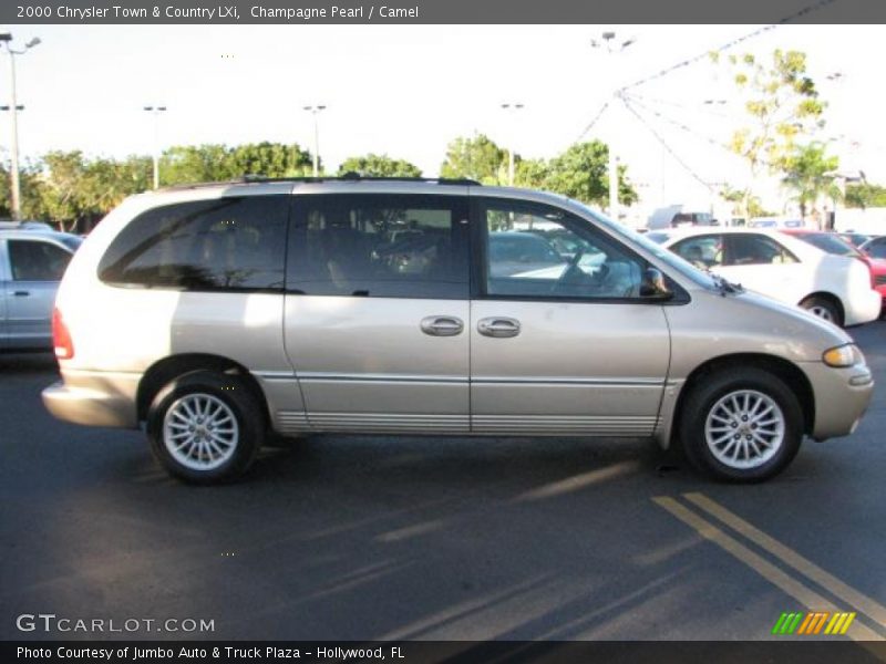 Champagne Pearl / Camel 2000 Chrysler Town & Country LXi