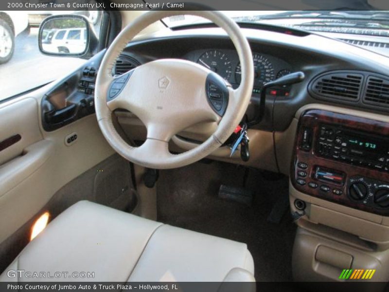 Champagne Pearl / Camel 2000 Chrysler Town & Country LXi