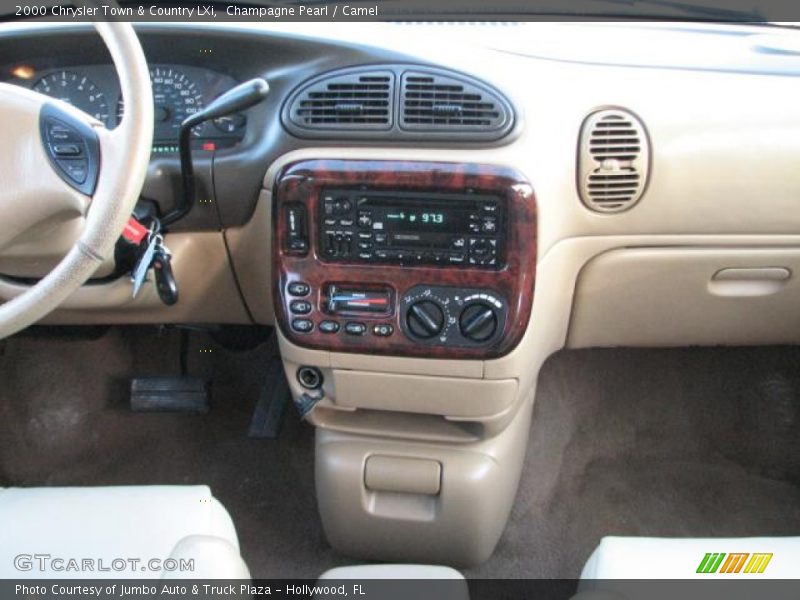 Champagne Pearl / Camel 2000 Chrysler Town & Country LXi