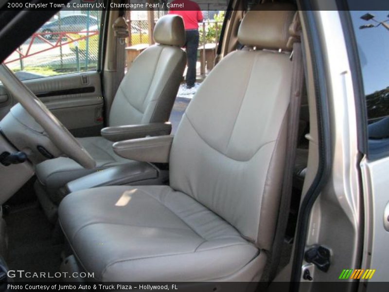 Champagne Pearl / Camel 2000 Chrysler Town & Country LXi