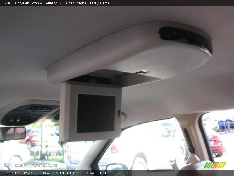 Champagne Pearl / Camel 2000 Chrysler Town & Country LXi