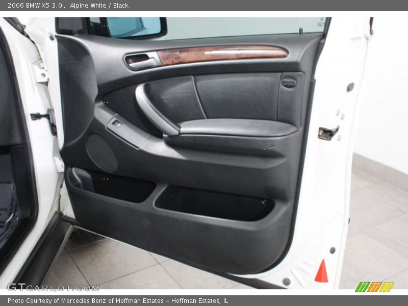 Alpine White / Black 2006 BMW X5 3.0i