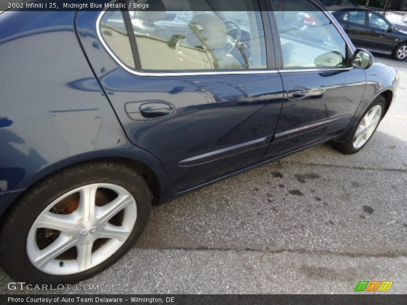 Midnight Blue Metallic / Beige 2002 Infiniti I 35