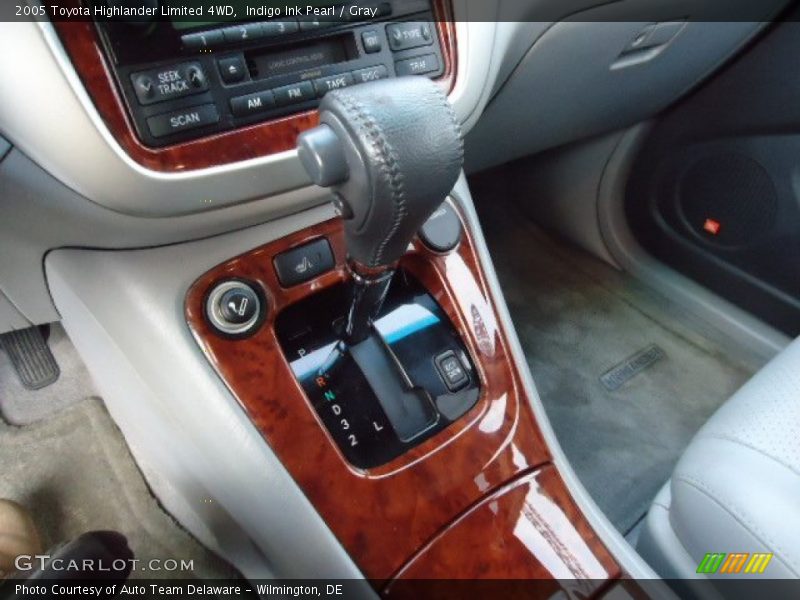 Indigo Ink Pearl / Gray 2005 Toyota Highlander Limited 4WD