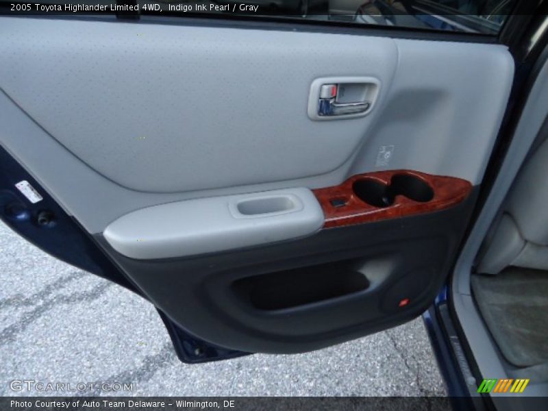Indigo Ink Pearl / Gray 2005 Toyota Highlander Limited 4WD