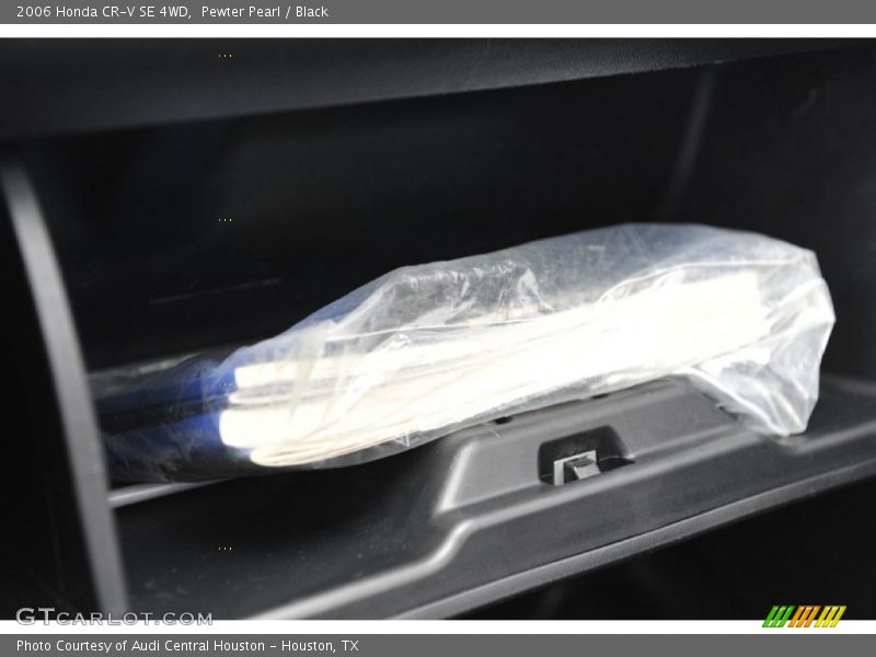 Pewter Pearl / Black 2006 Honda CR-V SE 4WD