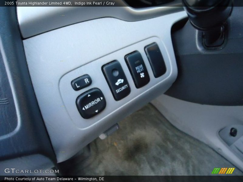 Indigo Ink Pearl / Gray 2005 Toyota Highlander Limited 4WD
