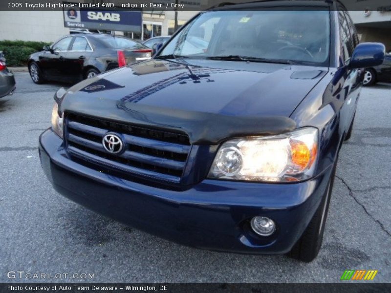 Indigo Ink Pearl / Gray 2005 Toyota Highlander Limited 4WD