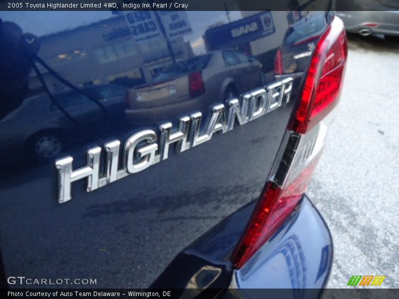 Indigo Ink Pearl / Gray 2005 Toyota Highlander Limited 4WD