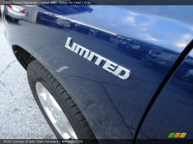 Indigo Ink Pearl / Gray 2005 Toyota Highlander Limited 4WD