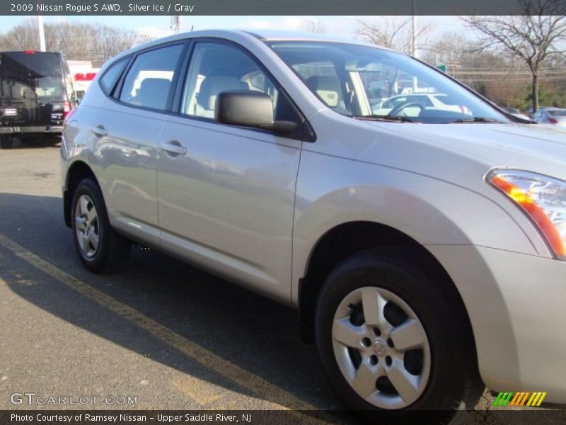 Silver Ice / Gray 2009 Nissan Rogue S AWD