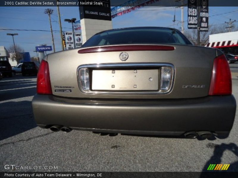 Bronzemist / Neutral Shale 2001 Cadillac DeVille Sedan