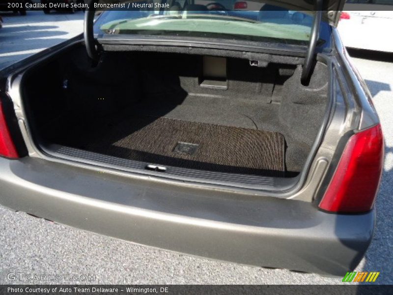 Bronzemist / Neutral Shale 2001 Cadillac DeVille Sedan