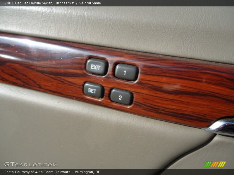 Bronzemist / Neutral Shale 2001 Cadillac DeVille Sedan