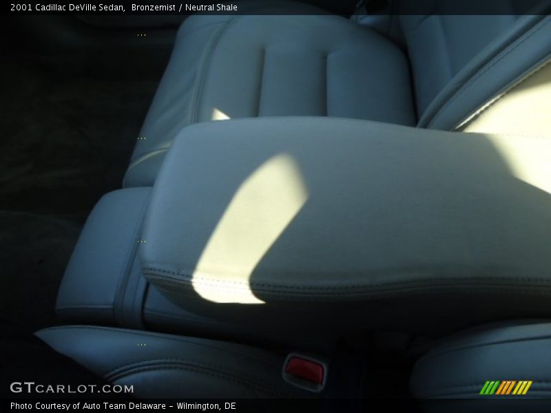 Bronzemist / Neutral Shale 2001 Cadillac DeVille Sedan
