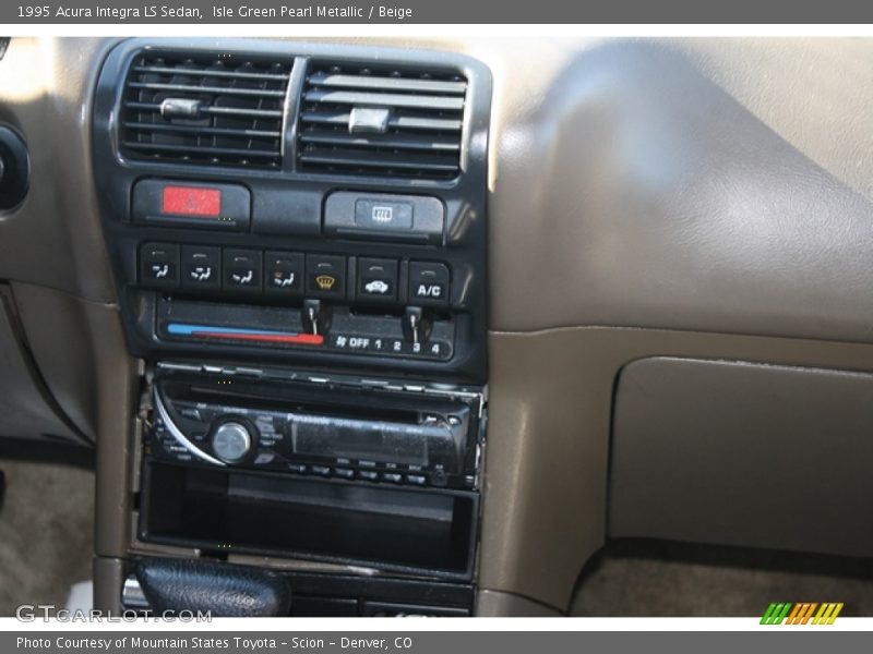 Isle Green Pearl Metallic / Beige 1995 Acura Integra LS Sedan