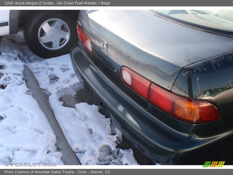 Isle Green Pearl Metallic / Beige 1995 Acura Integra LS Sedan