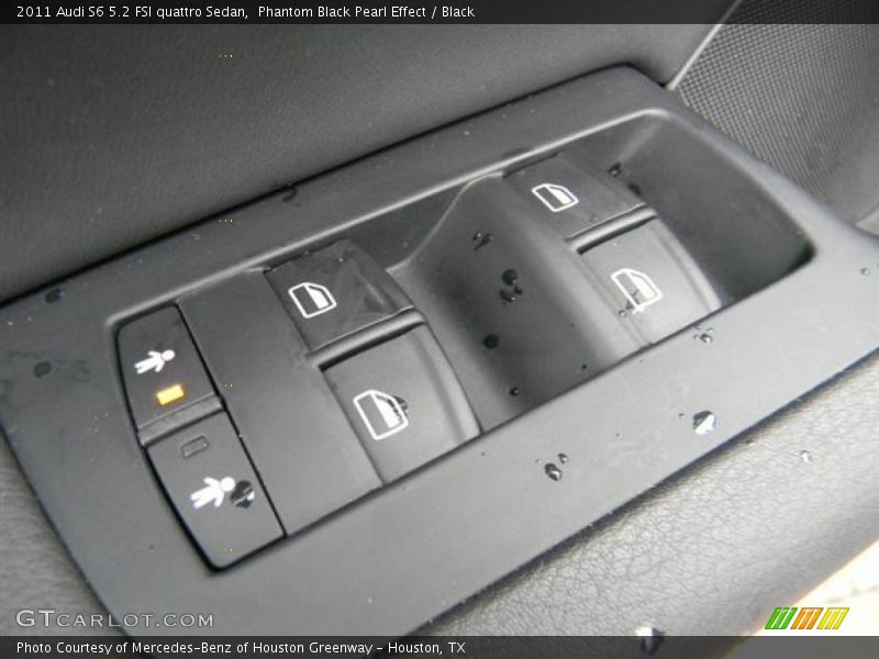 Controls of 2011 S6 5.2 FSI quattro Sedan