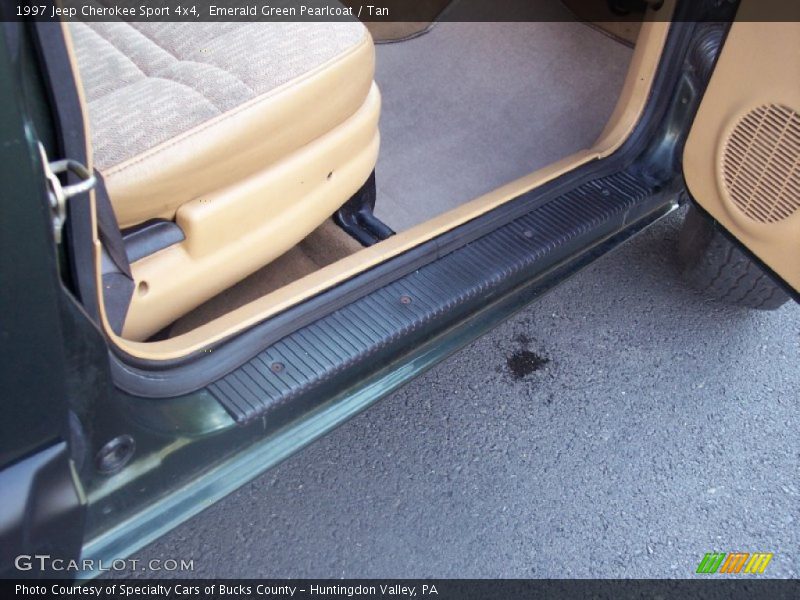 Emerald Green Pearlcoat / Tan 1997 Jeep Cherokee Sport 4x4