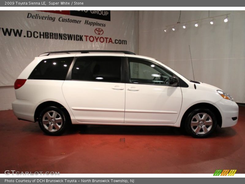 Super White / Stone 2009 Toyota Sienna LE
