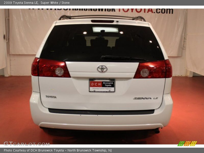Super White / Stone 2009 Toyota Sienna LE