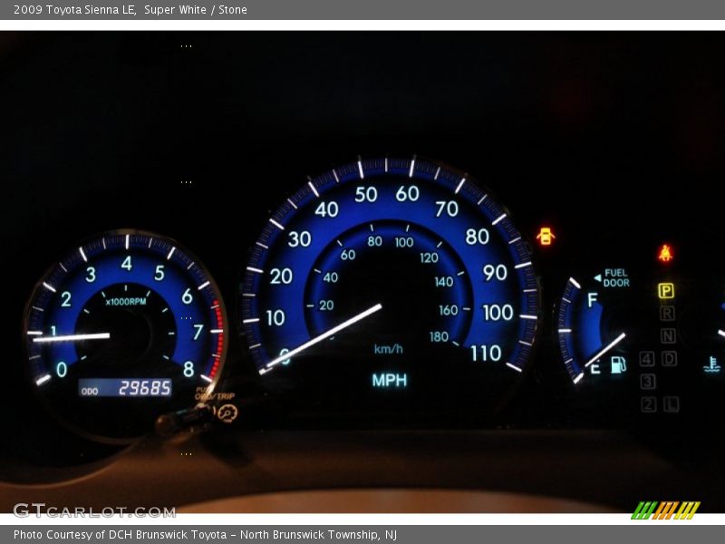 Super White / Stone 2009 Toyota Sienna LE