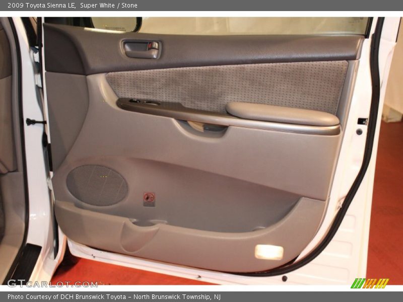 Super White / Stone 2009 Toyota Sienna LE