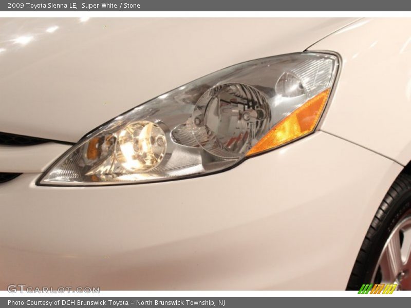 Super White / Stone 2009 Toyota Sienna LE