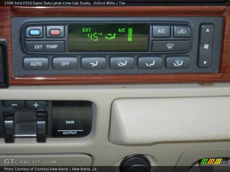 Controls of 2006 F350 Super Duty Lariat Crew Cab Dually
