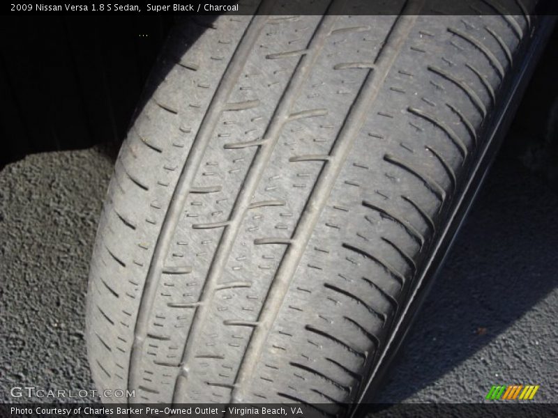 Super Black / Charcoal 2009 Nissan Versa 1.8 S Sedan