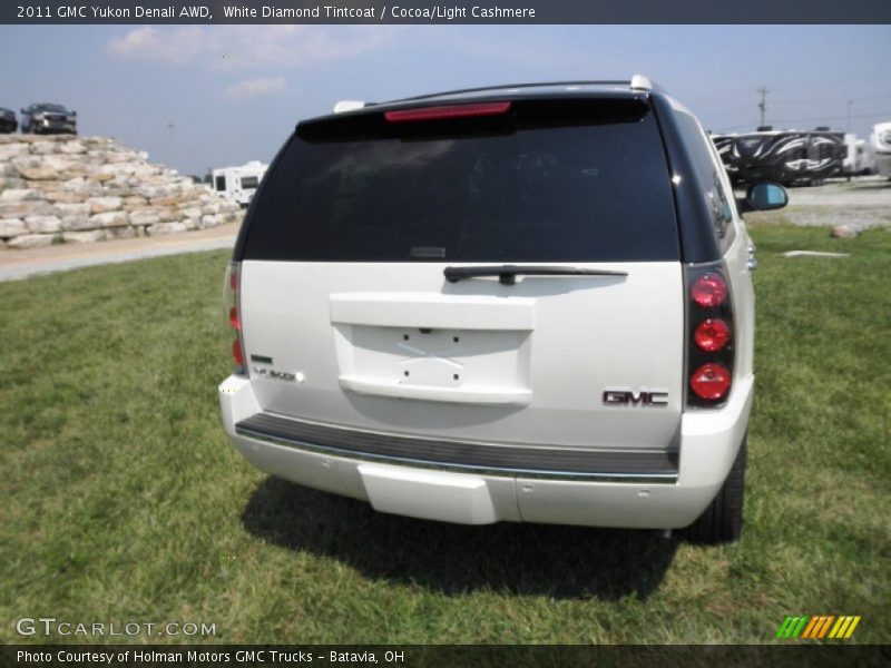 White Diamond Tintcoat / Cocoa/Light Cashmere 2011 GMC Yukon Denali AWD