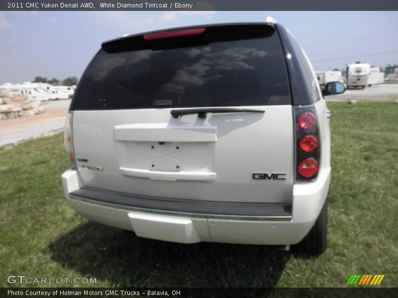 White Diamond Tintcoat / Ebony 2011 GMC Yukon Denali AWD