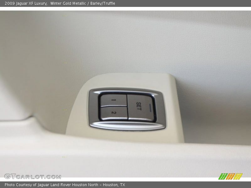 Winter Gold Metallic / Barley/Truffle 2009 Jaguar XF Luxury