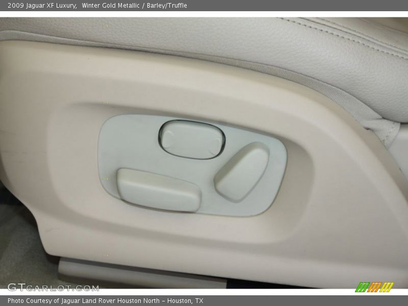 Winter Gold Metallic / Barley/Truffle 2009 Jaguar XF Luxury