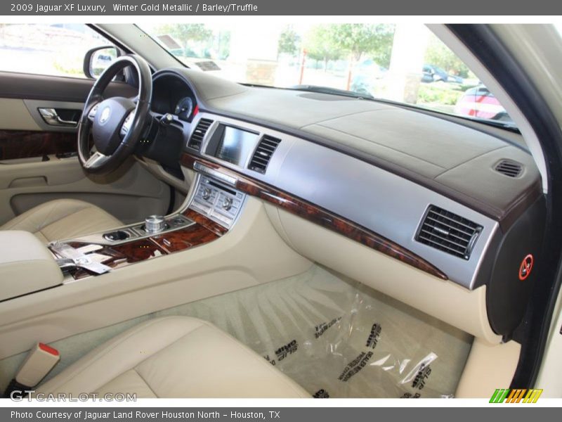 Winter Gold Metallic / Barley/Truffle 2009 Jaguar XF Luxury