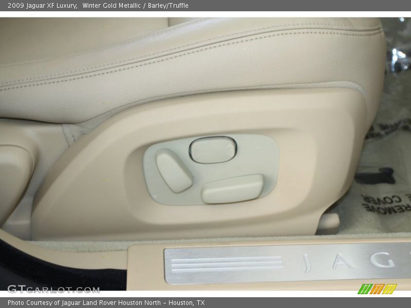 Winter Gold Metallic / Barley/Truffle 2009 Jaguar XF Luxury