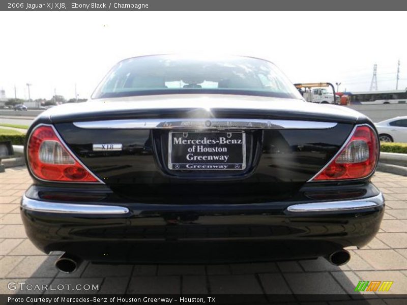 Ebony Black / Champagne 2006 Jaguar XJ XJ8