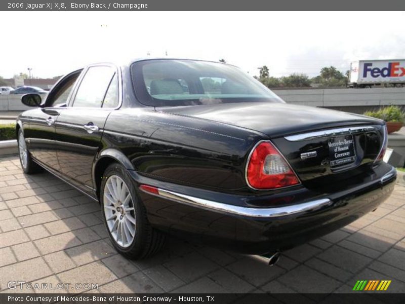 Ebony Black / Champagne 2006 Jaguar XJ XJ8