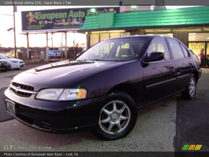 Super Black / Tan 1998 Nissan Altima GXE