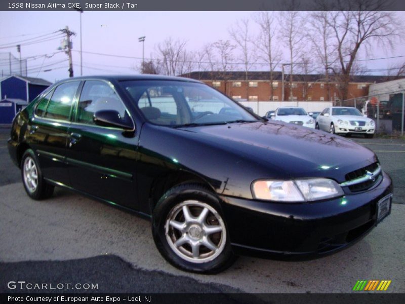 Super Black / Tan 1998 Nissan Altima GXE