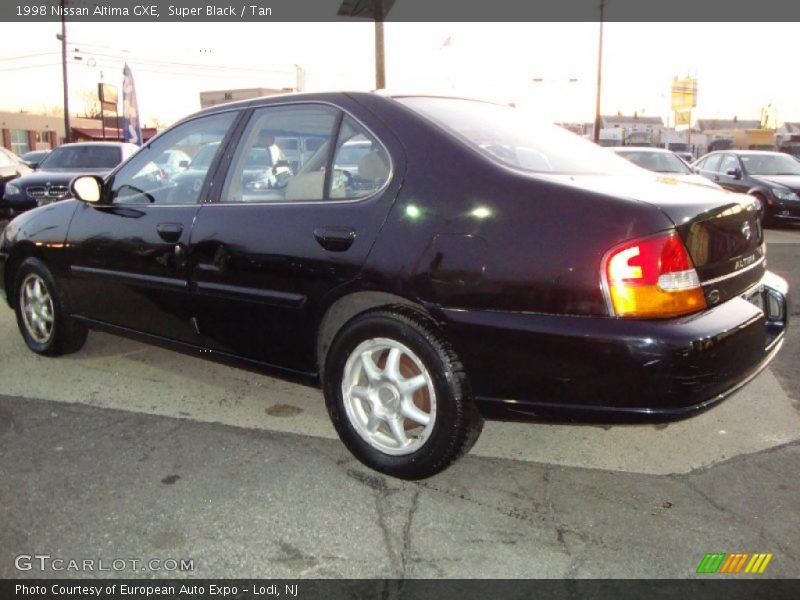 Super Black / Tan 1998 Nissan Altima GXE