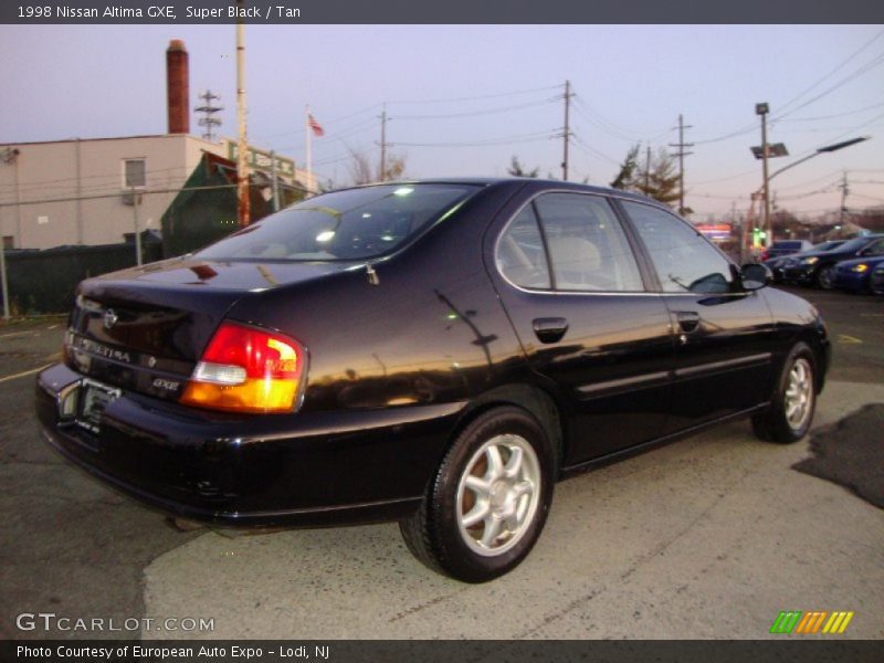 Super Black / Tan 1998 Nissan Altima GXE