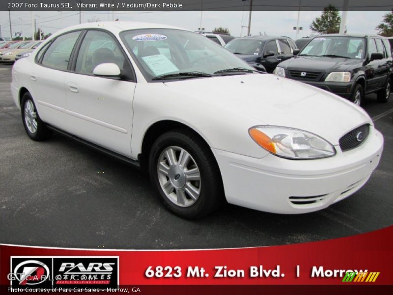 Vibrant White / Medium/Dark Pebble 2007 Ford Taurus SEL