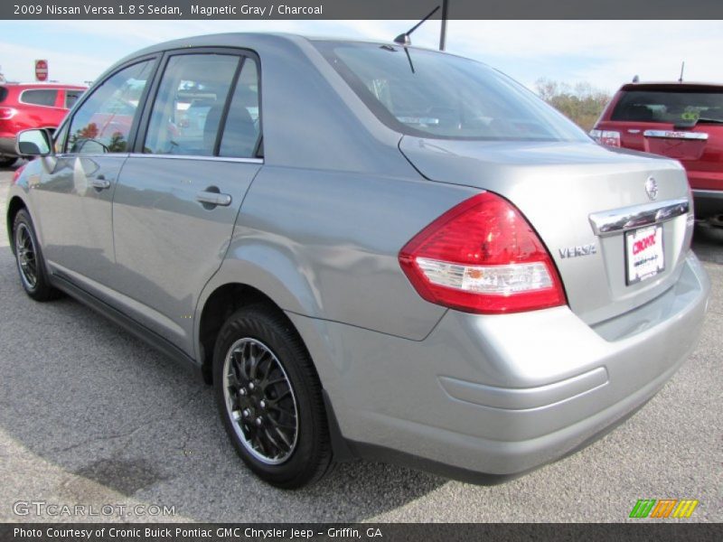 Magnetic Gray / Charcoal 2009 Nissan Versa 1.8 S Sedan