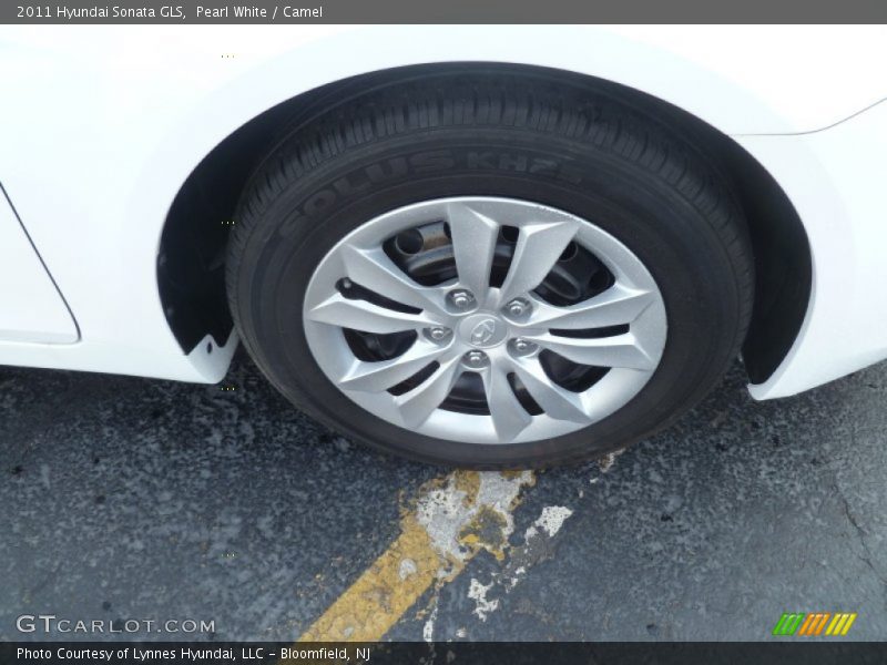 Pearl White / Camel 2011 Hyundai Sonata GLS