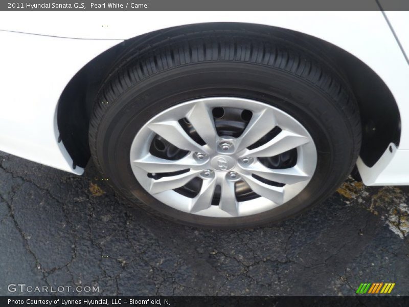 Pearl White / Camel 2011 Hyundai Sonata GLS