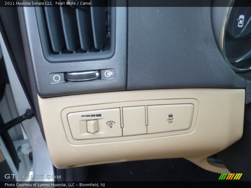 Pearl White / Camel 2011 Hyundai Sonata GLS