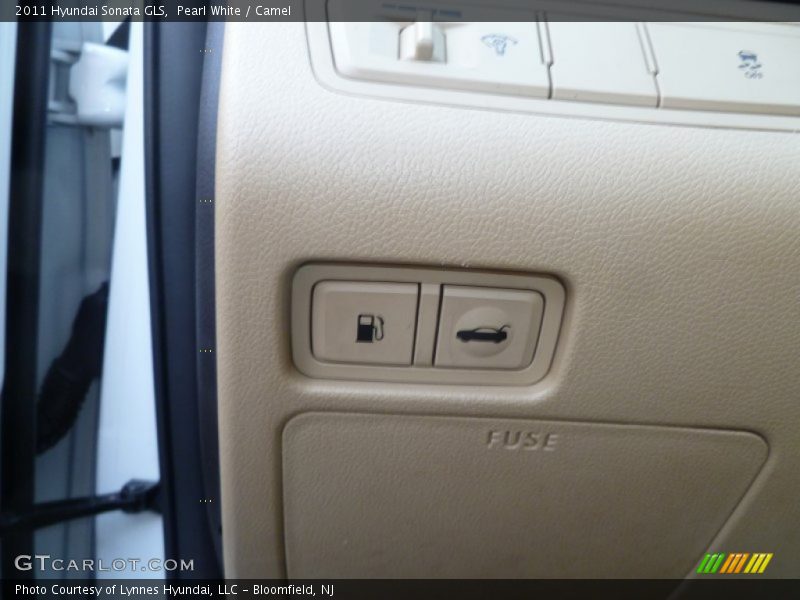 Pearl White / Camel 2011 Hyundai Sonata GLS