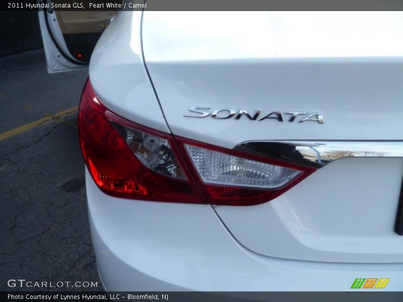 Pearl White / Camel 2011 Hyundai Sonata GLS